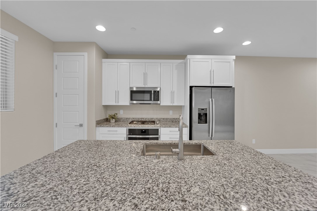 11692 Hamilton Lake Avenue