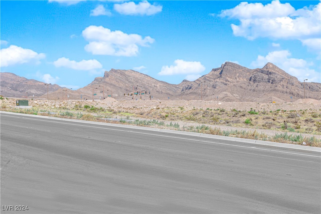 11692 Hamilton Lake Avenue