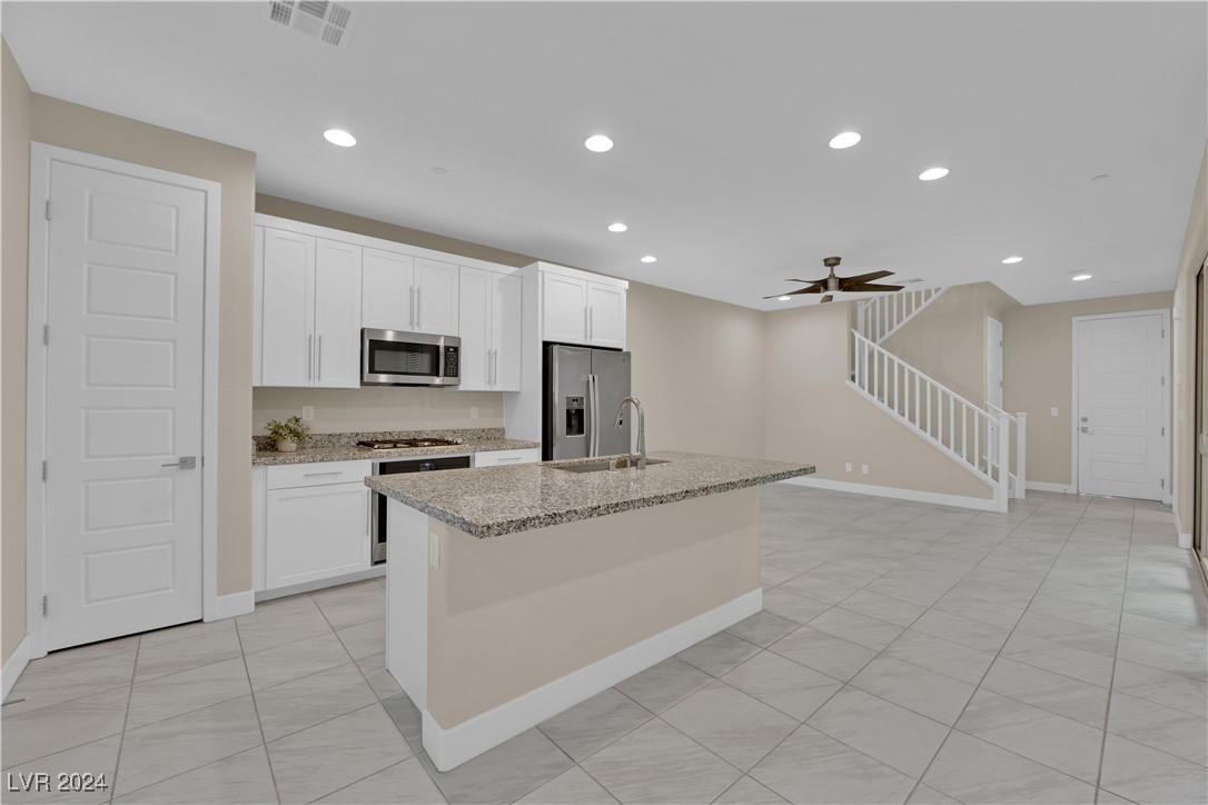 11692 Hamilton Lake Avenue