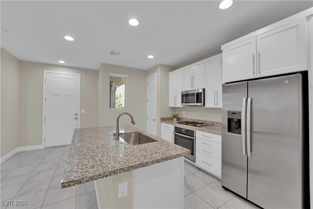 11692 Hamilton Lake Avenue