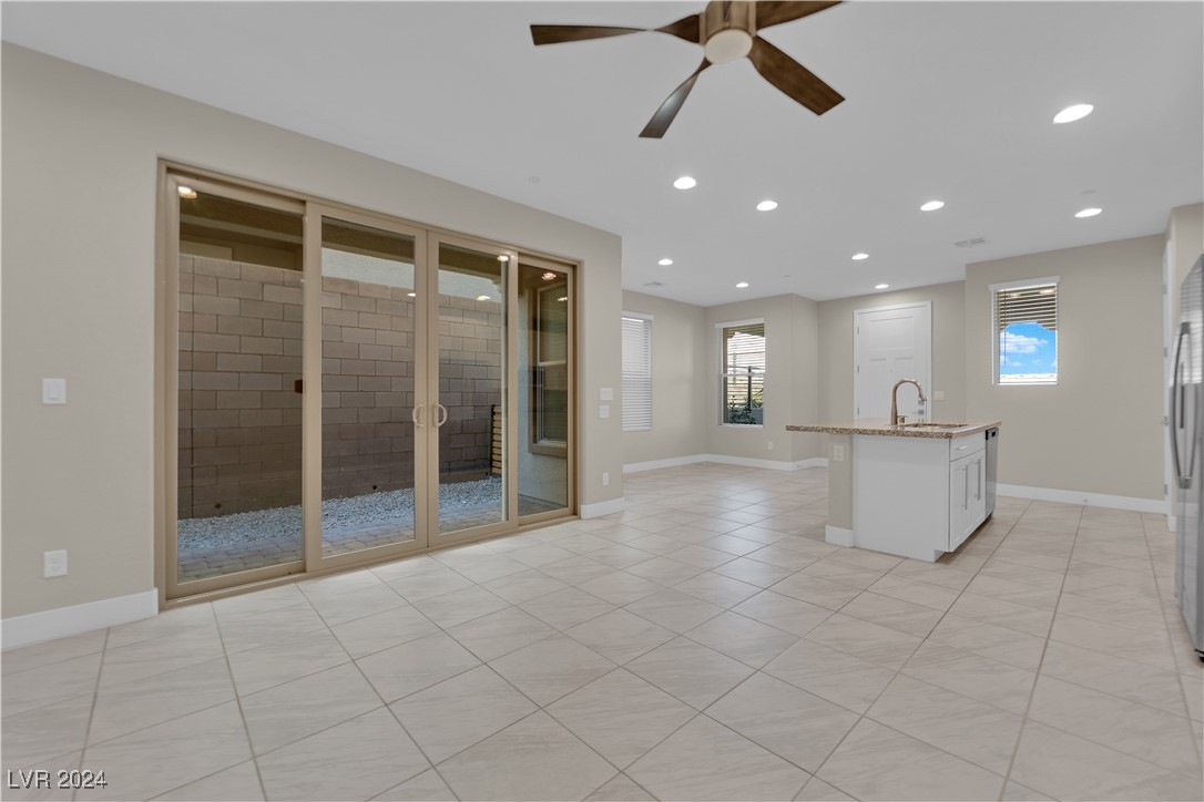 11692 Hamilton Lake Avenue