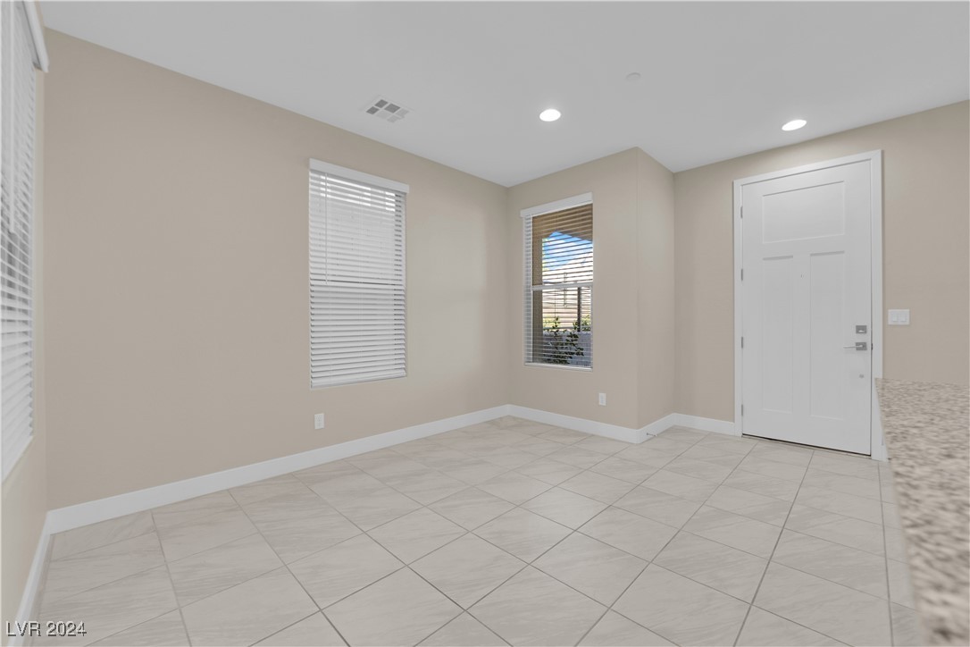 11692 Hamilton Lake Avenue