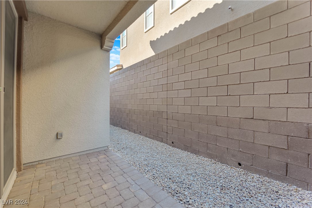 11692 Hamilton Lake Avenue