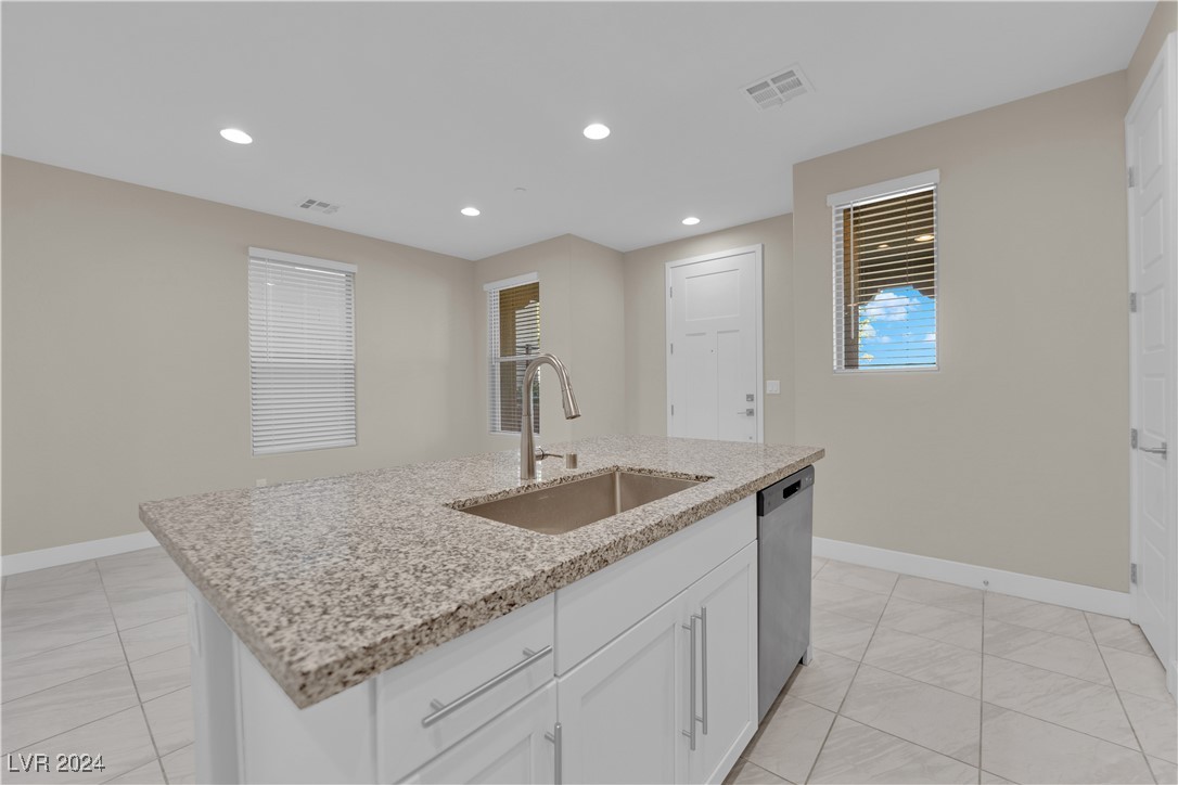 11692 Hamilton Lake Avenue