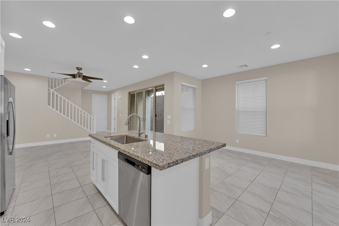 11692 Hamilton Lake Avenue