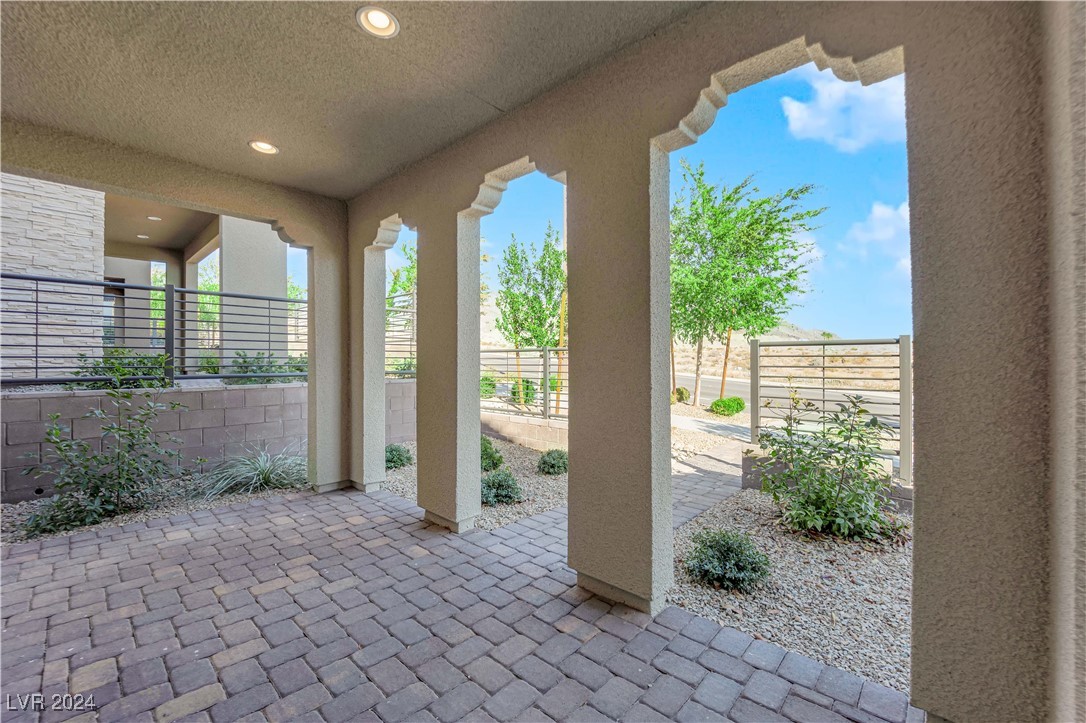 11692 Hamilton Lake Avenue