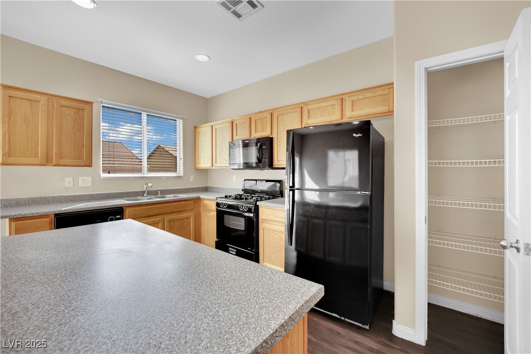 3941 Yellow Mandarin Avenue