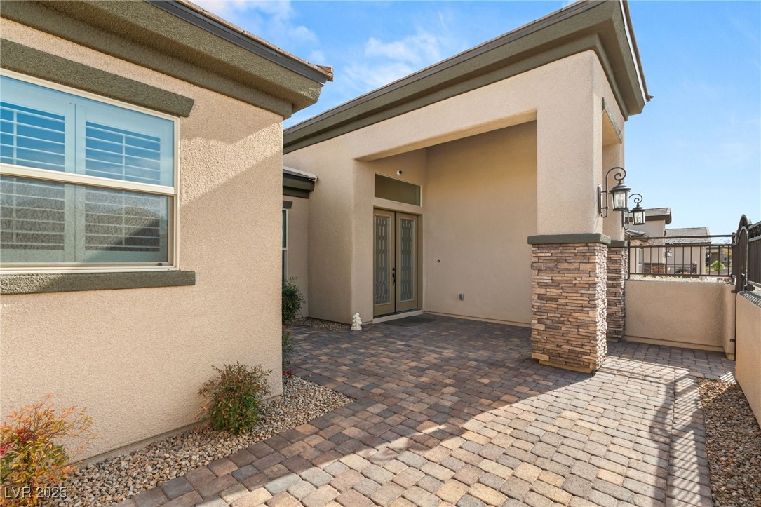 5860 Noah Springs Court