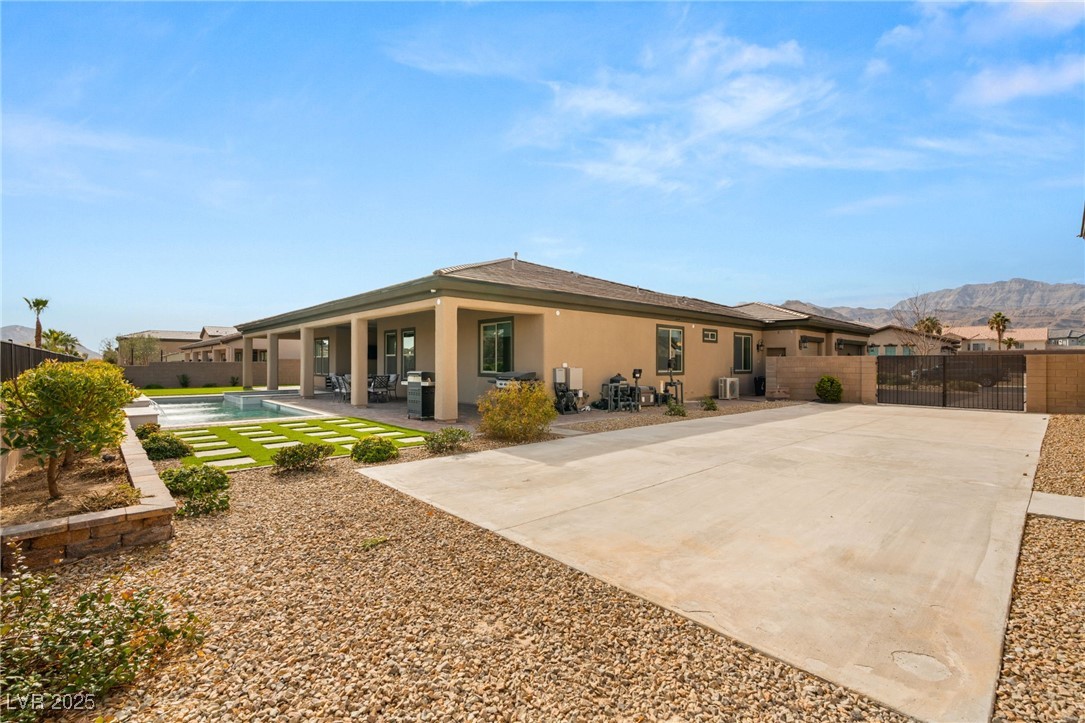 5860 Noah Springs Court