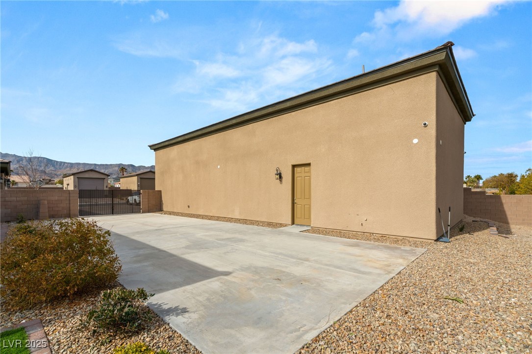 5860 Noah Springs Court
