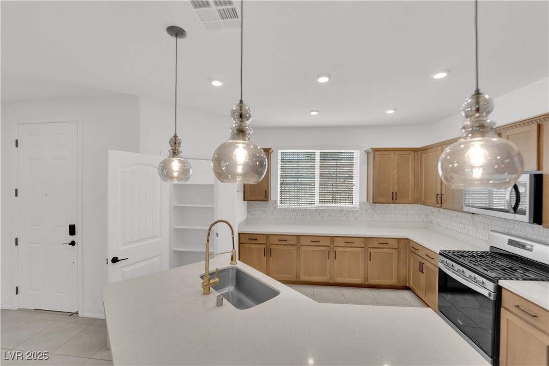 8035 Skye Foxx Street