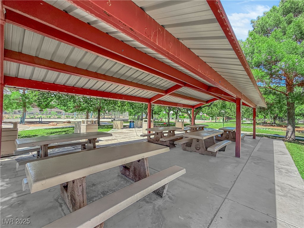 1041 Cedar Pines Street