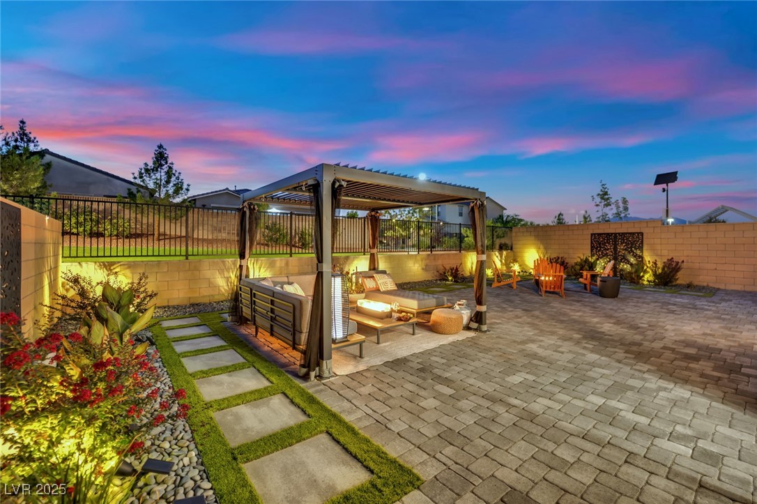 8907 Roadrunner Ravine Street