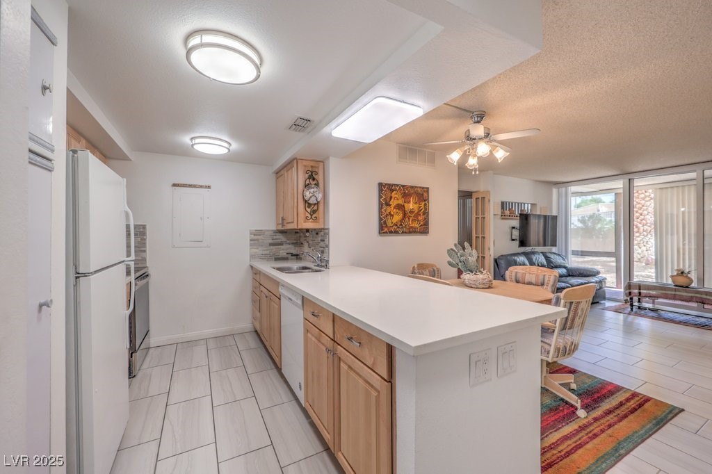 205 East Harmon Avenue 121