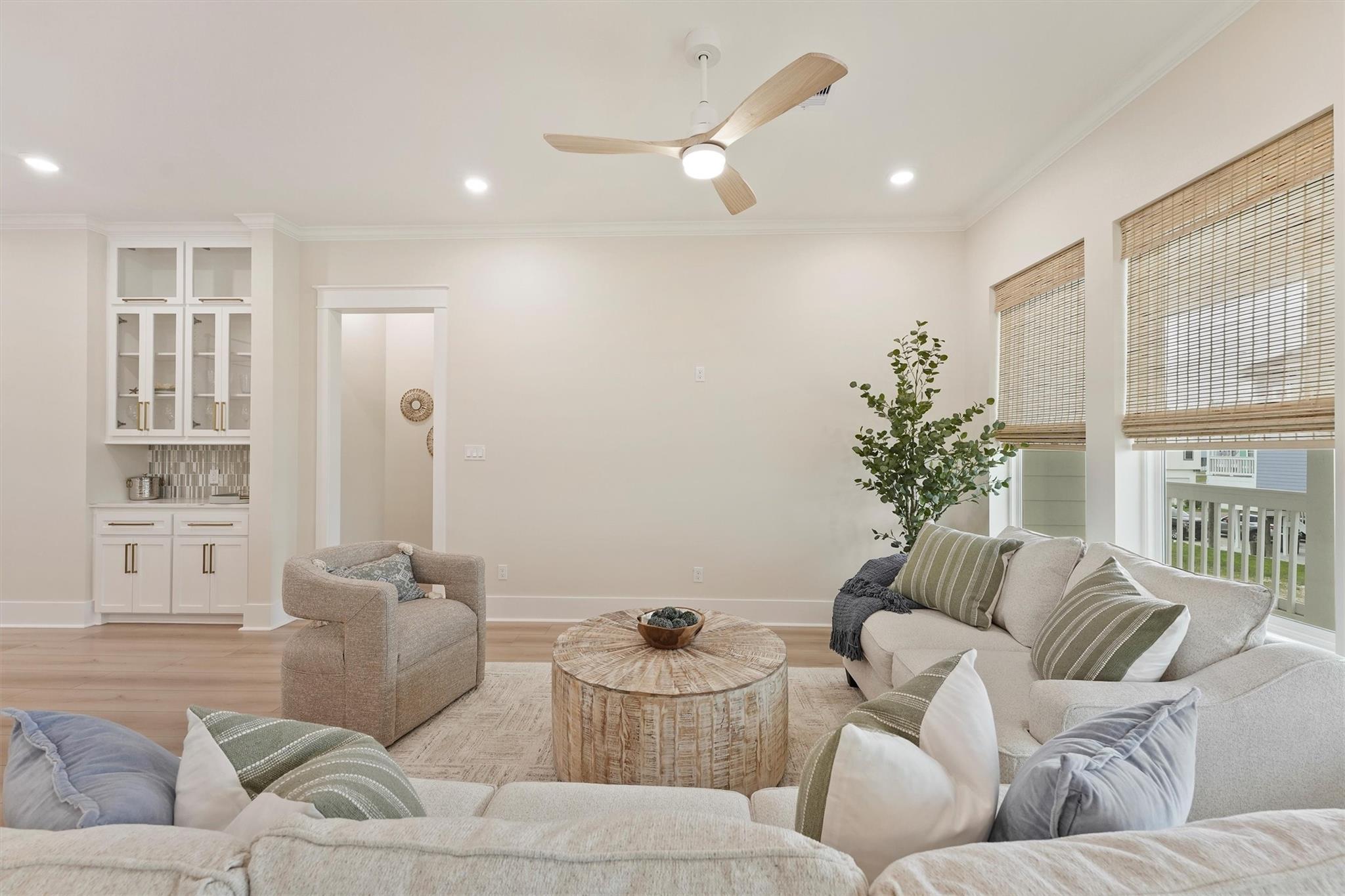 4046 Miramar Court
