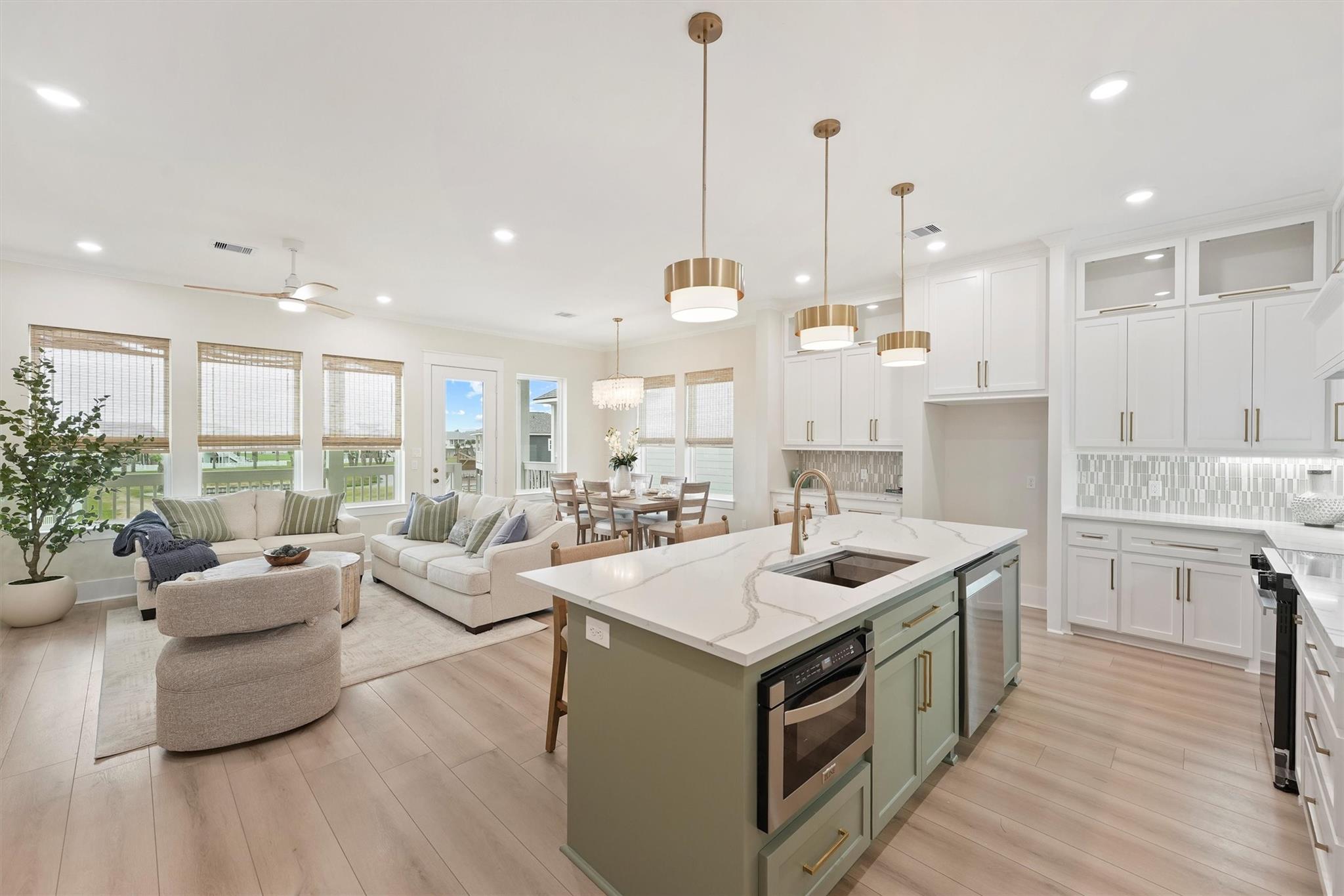 4046 Miramar Court