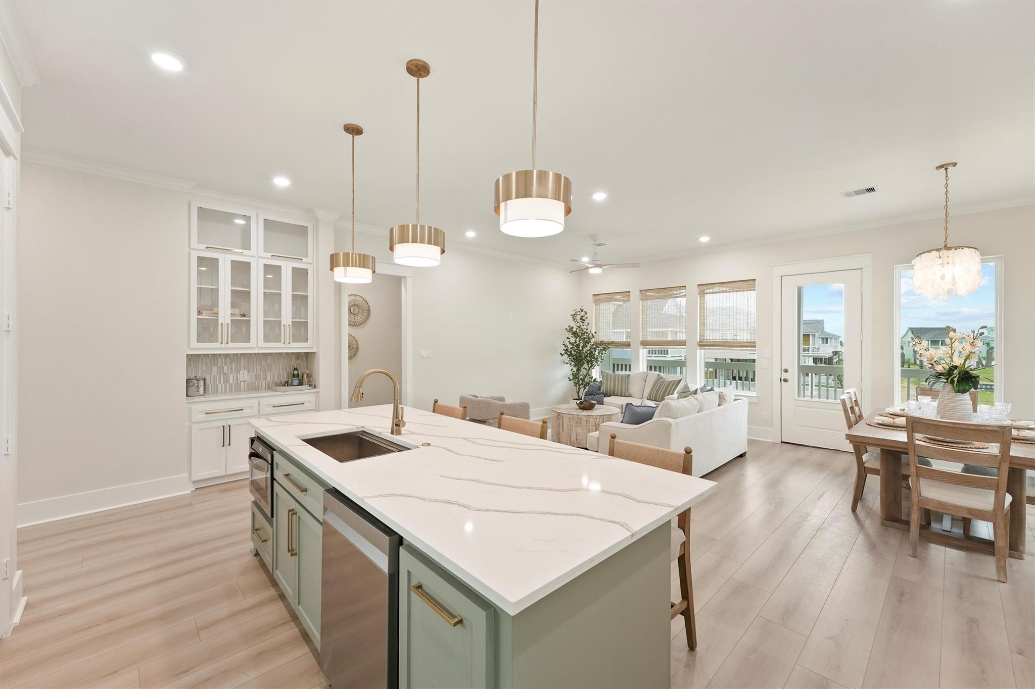 4046 Miramar Court