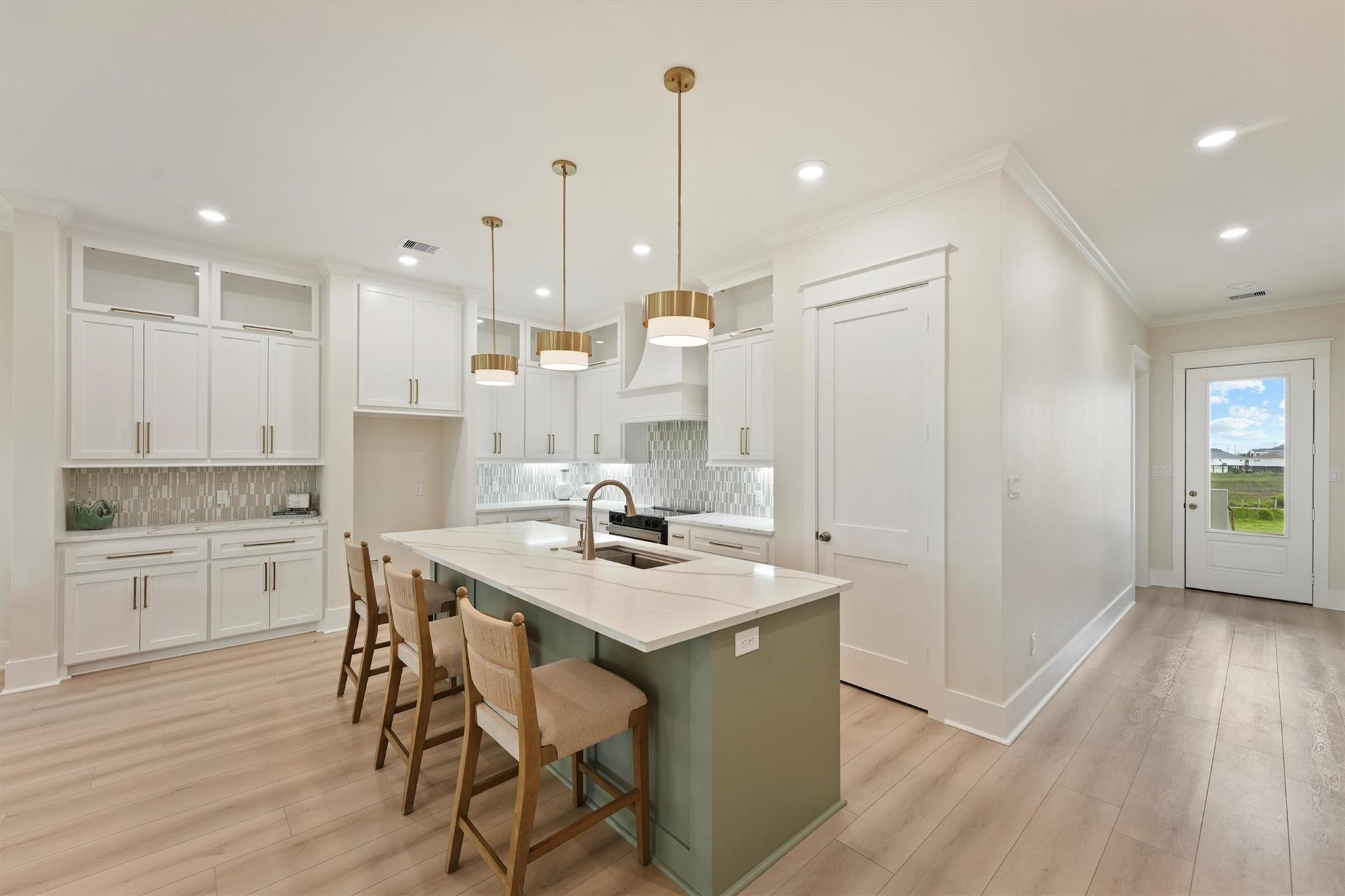 4046 Miramar Court