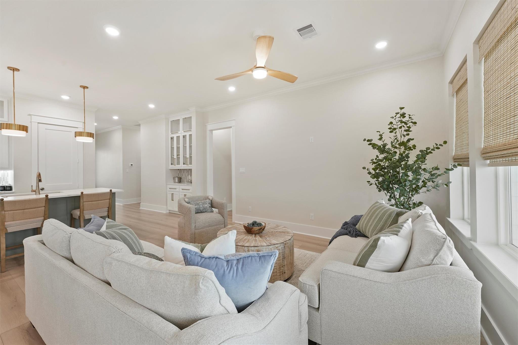 4046 Miramar Court