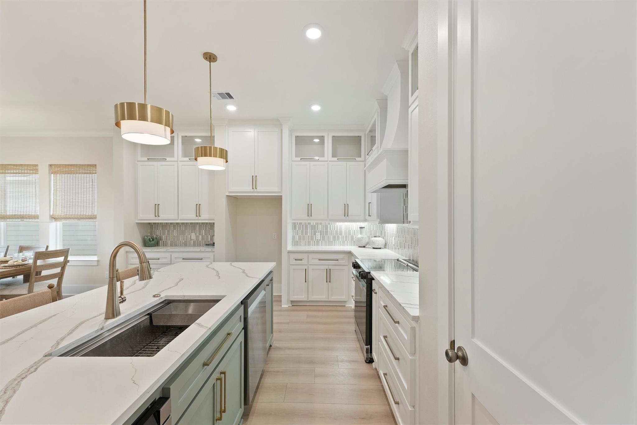 4046 Miramar Court