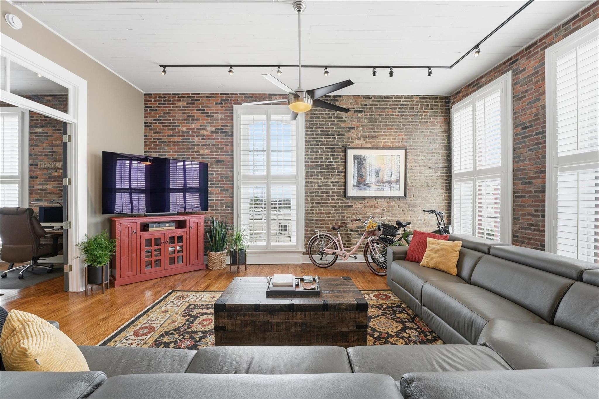 2318 Market Street # 12
