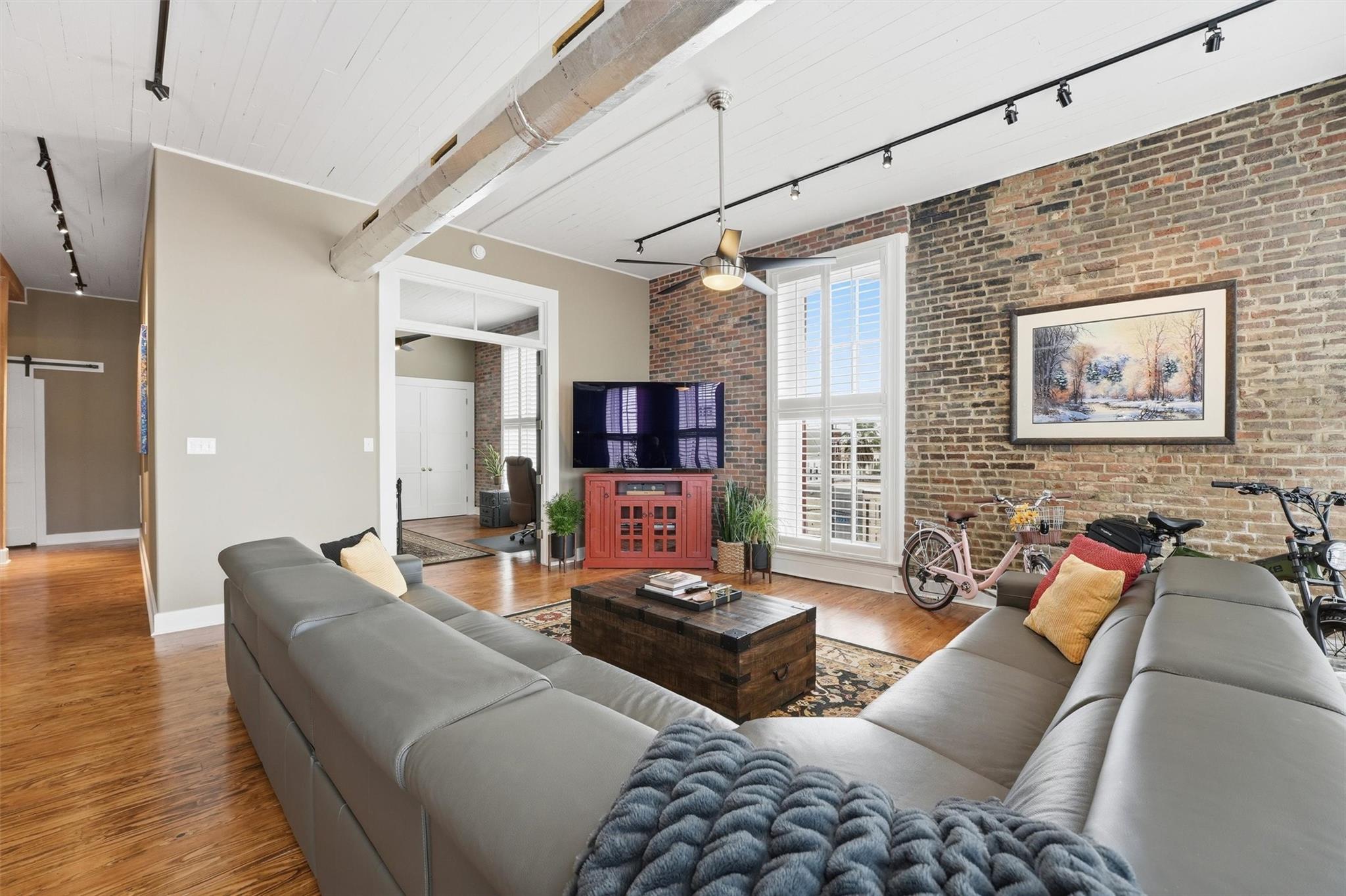 2318 Market Street # 12