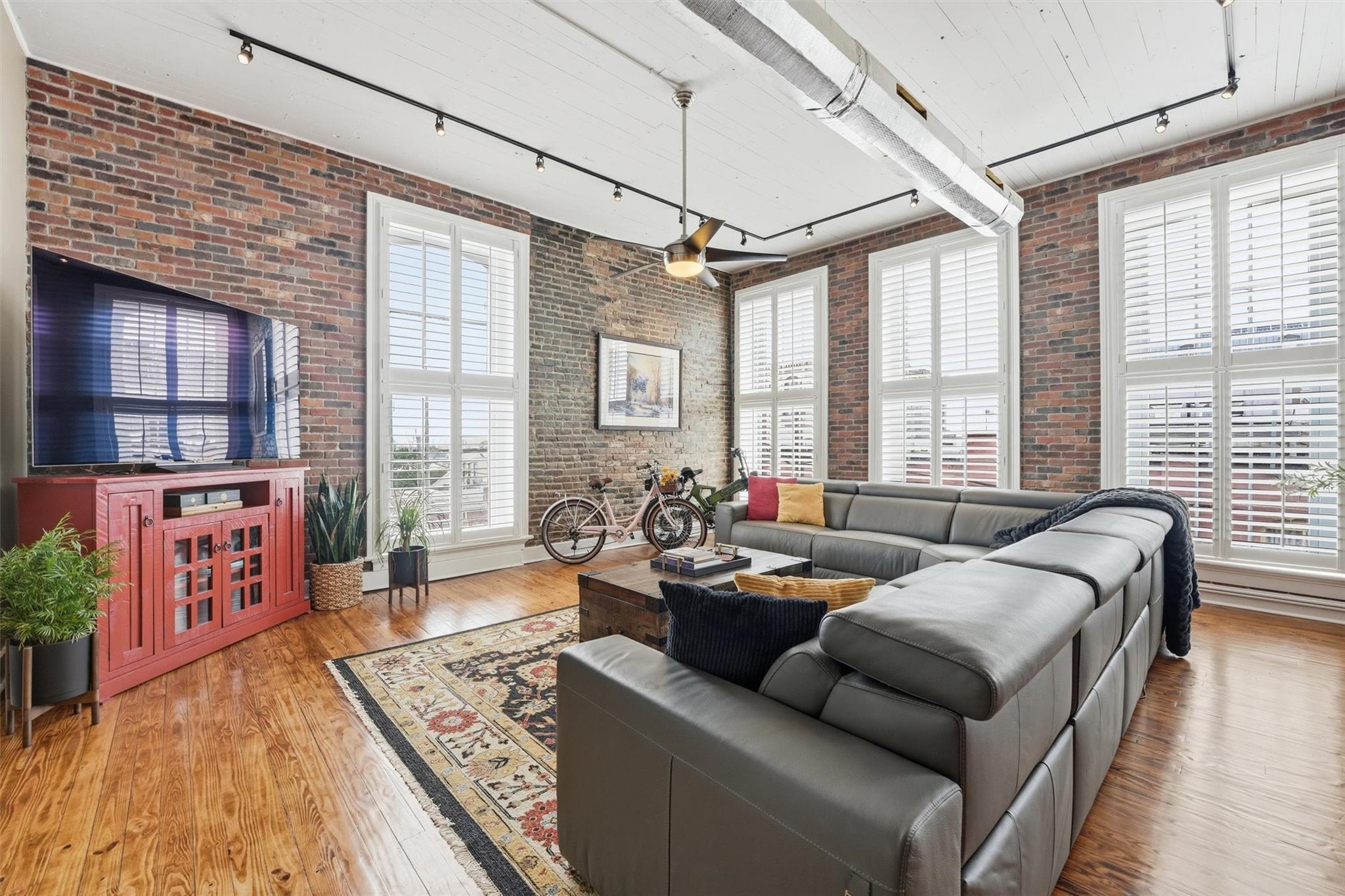 2318 Market Street # 12