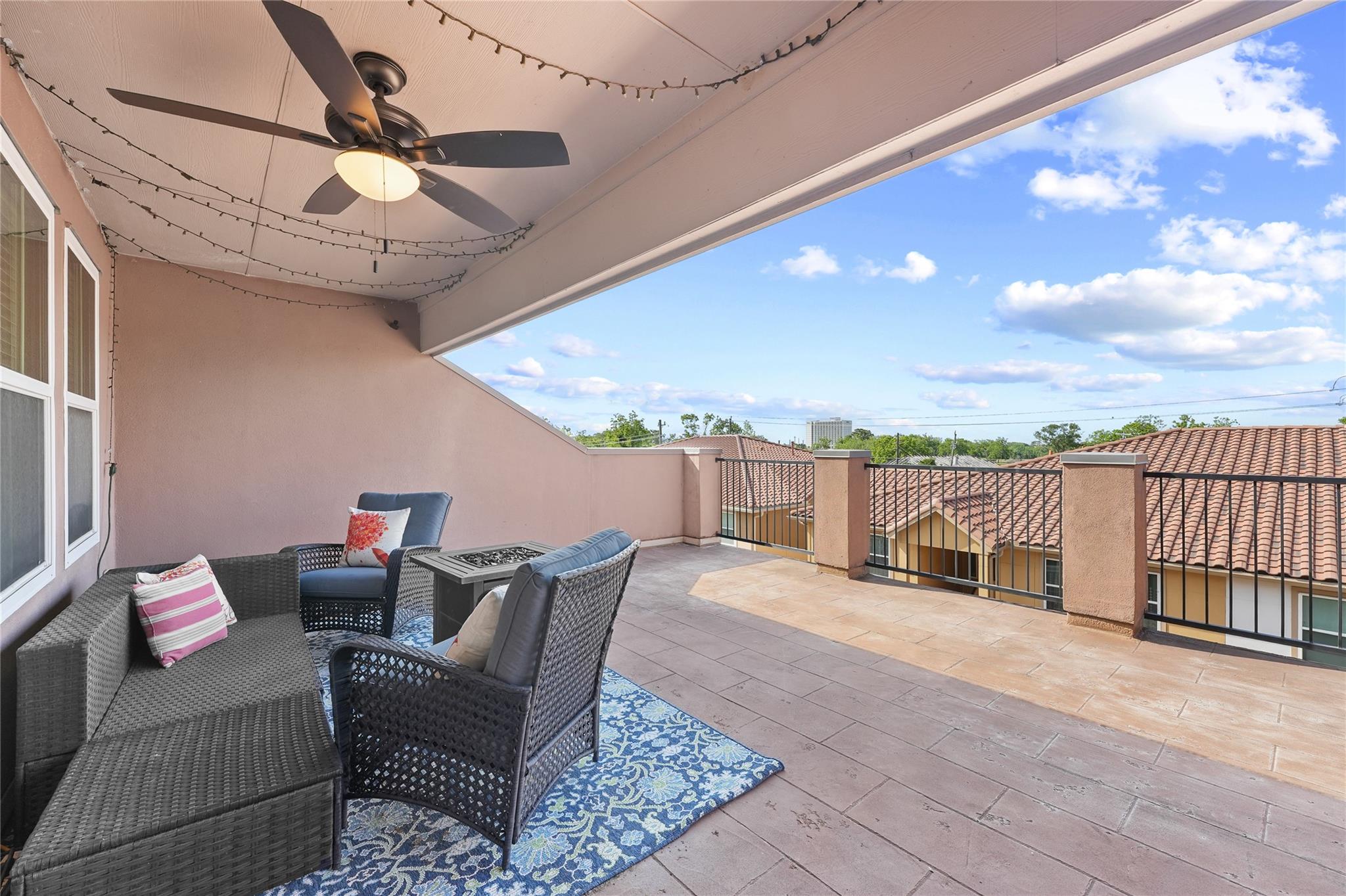 26 W Oaks Drive