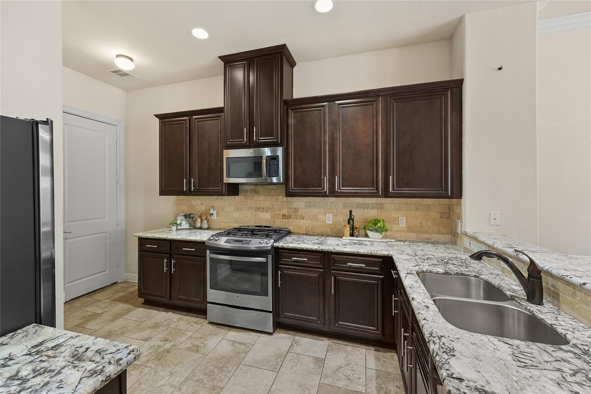 26 W Oaks Drive