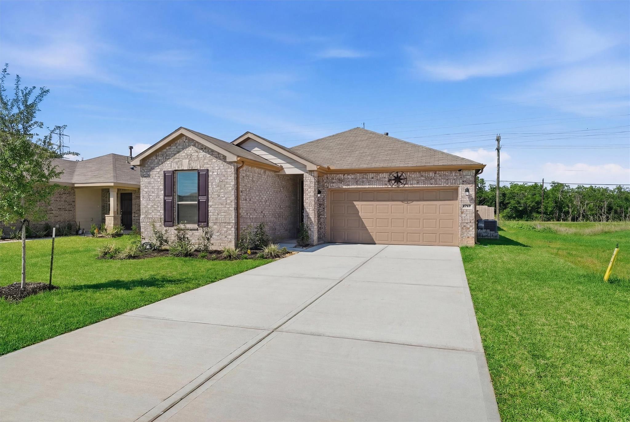 1717 Vista Luna Drive