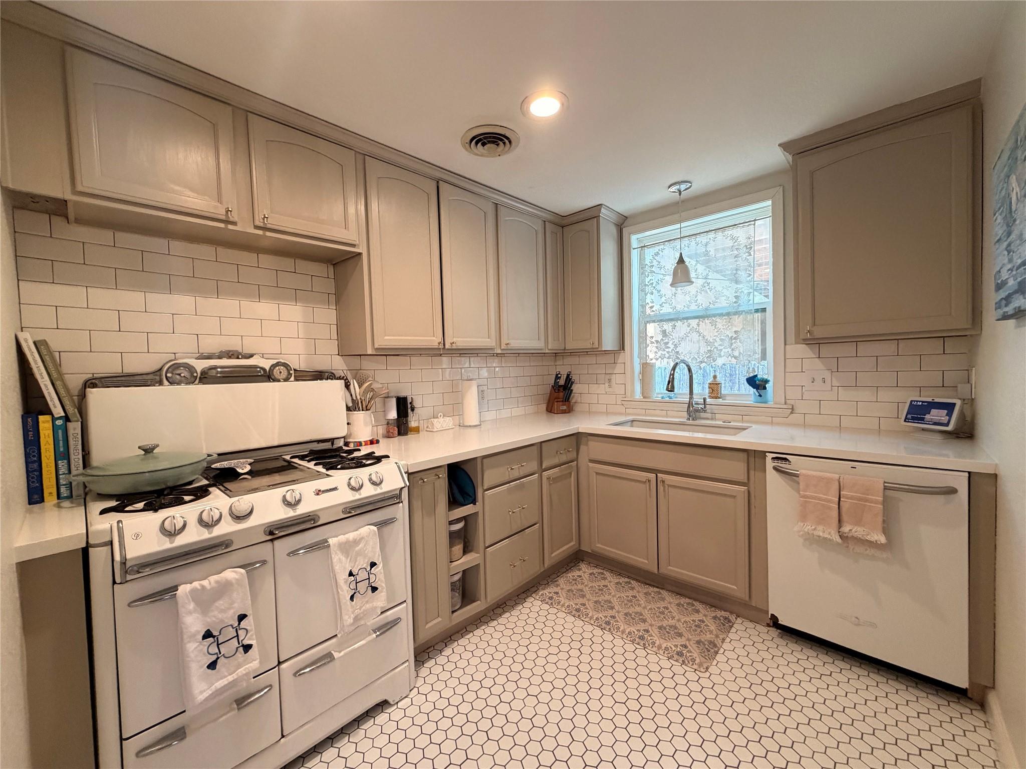 5522 Avenue O 1/2