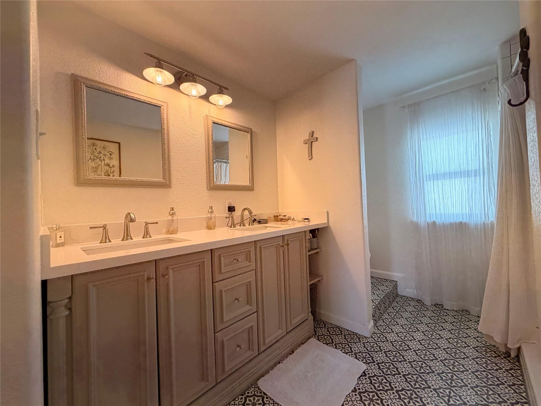 5522 Avenue O 1/2
