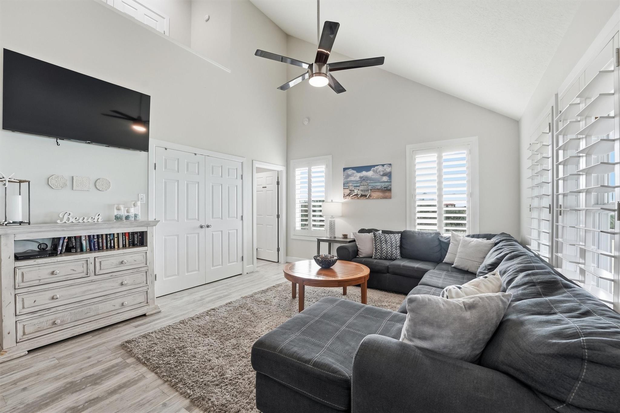 3819 Las Palmas Street