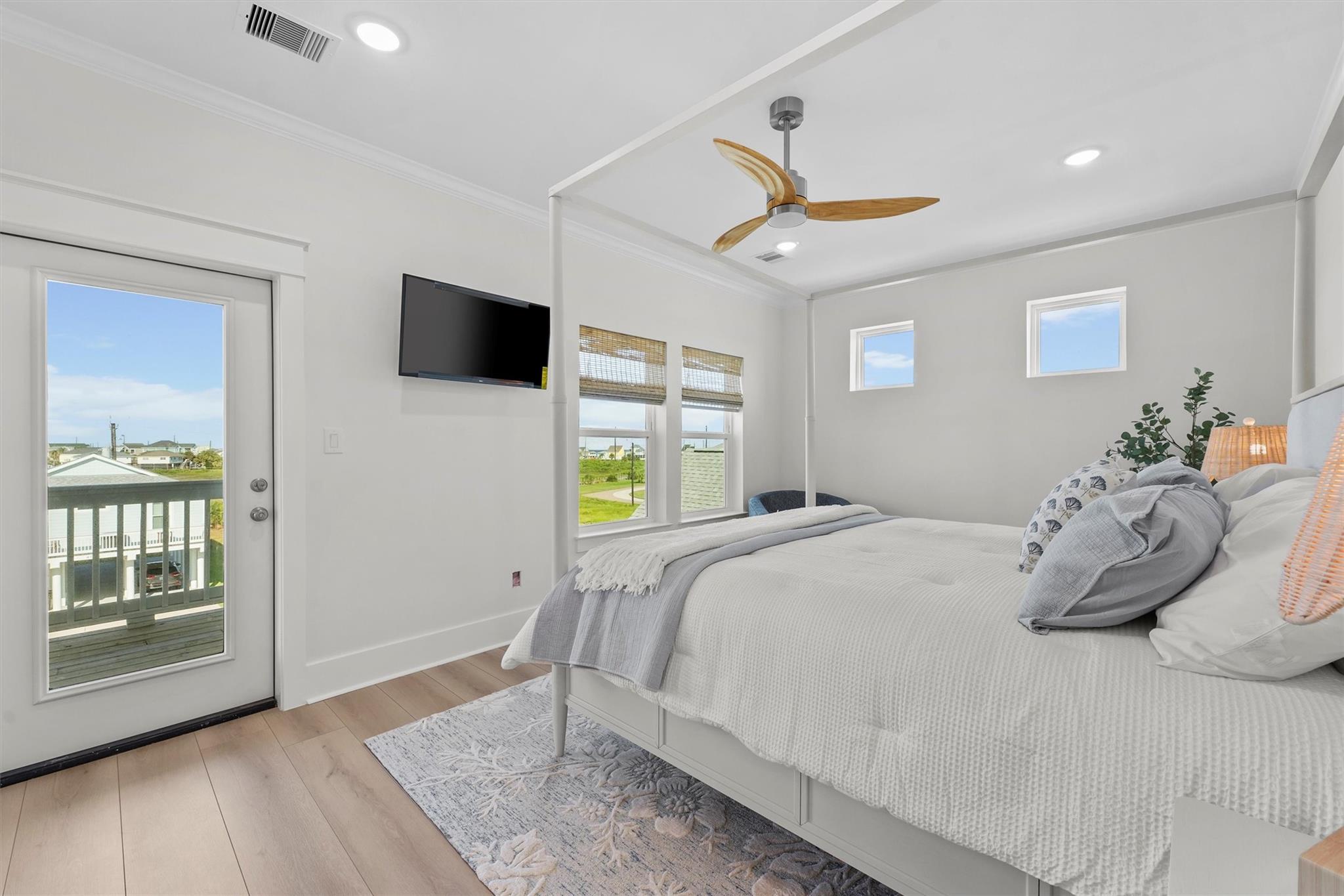 4042 Miramar Court