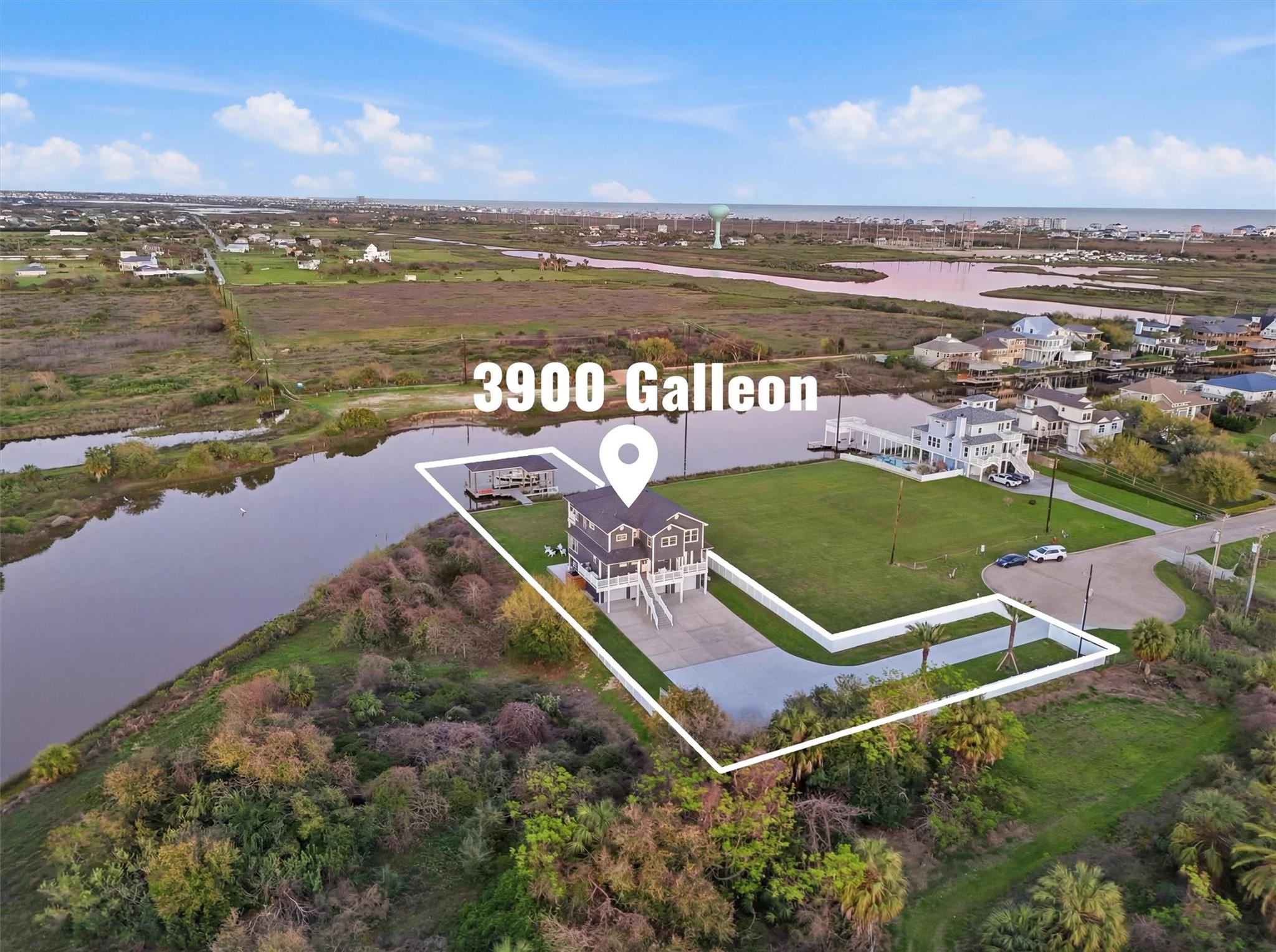 3900 Galleon