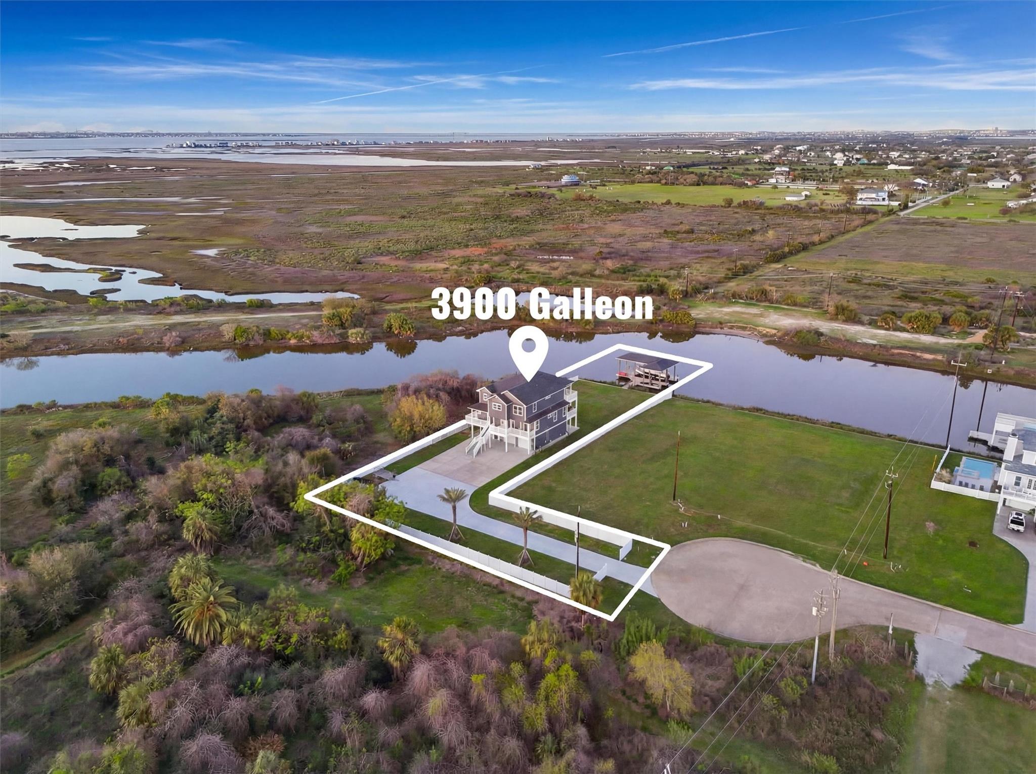 3900 Galleon