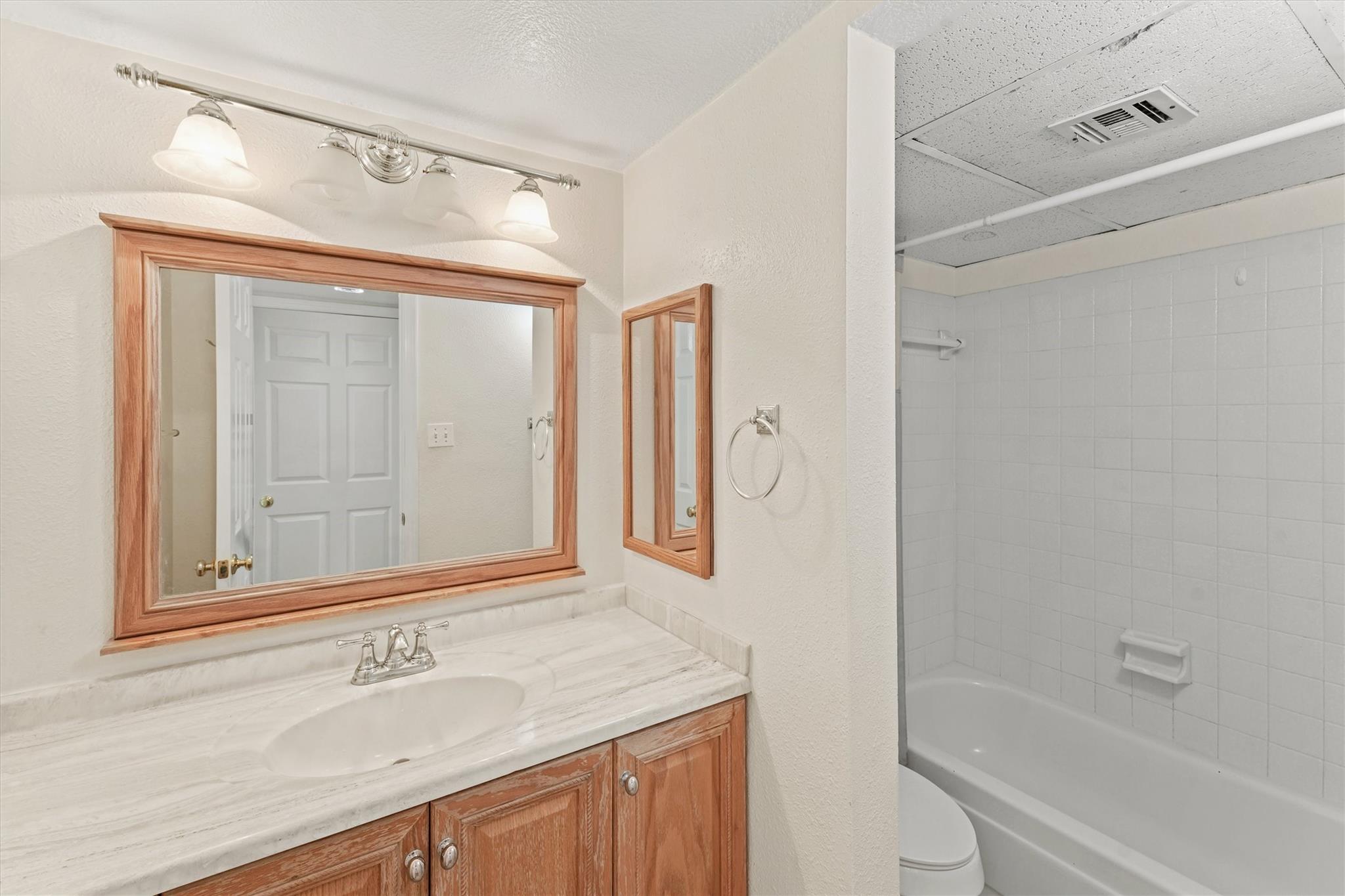 7144 N Holiday Drive