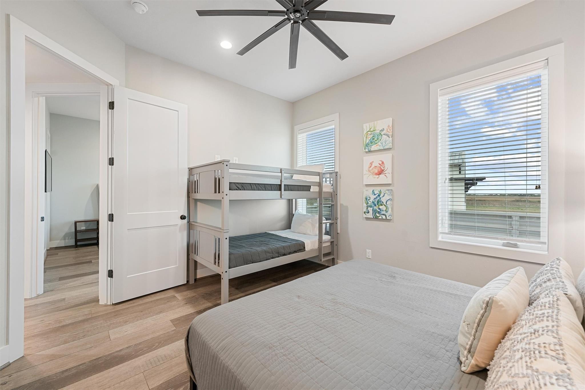 402 Seagrass