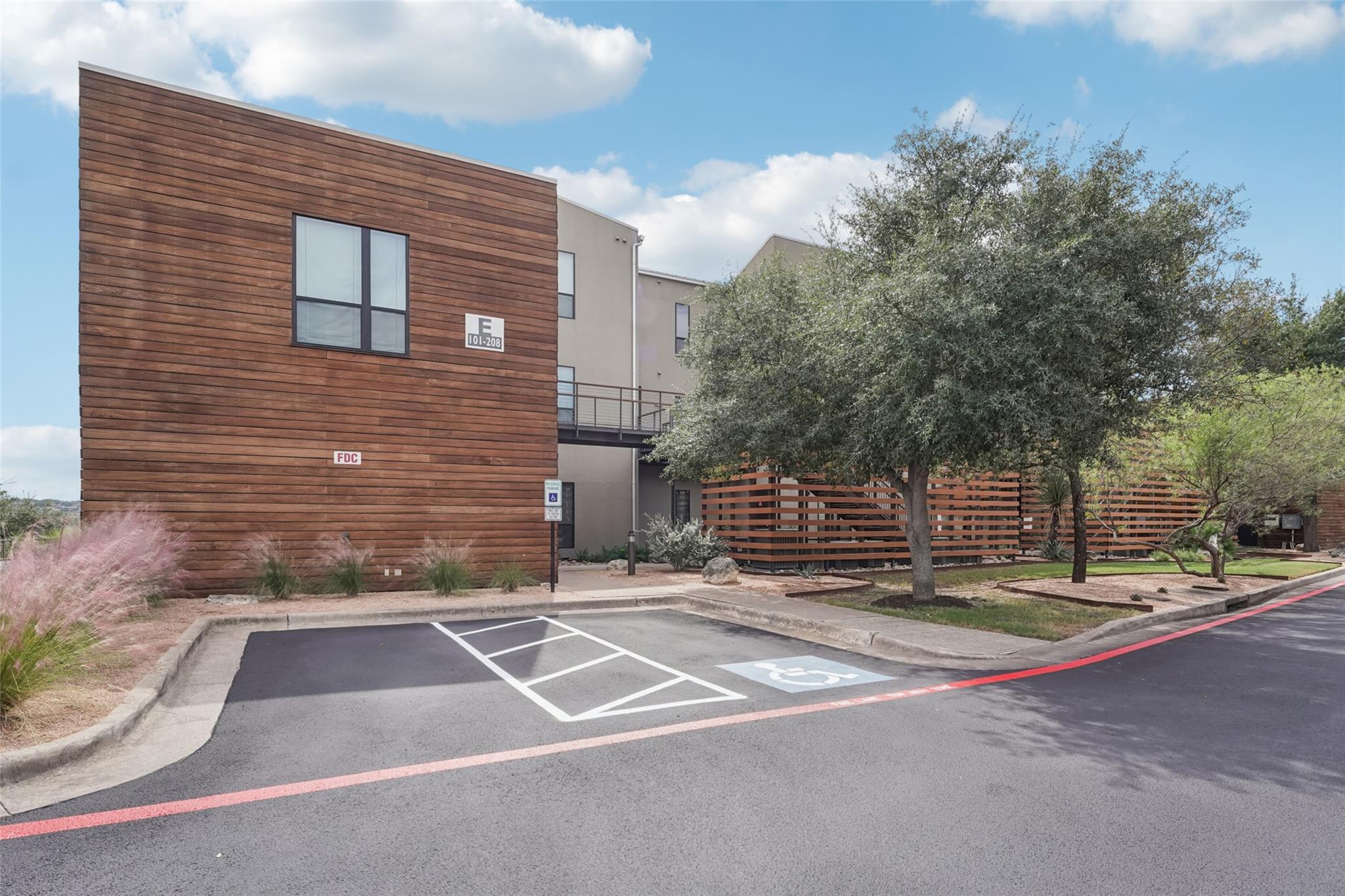 1101 Ivean Pearson RD # E203, Lago Vista Unit: E203