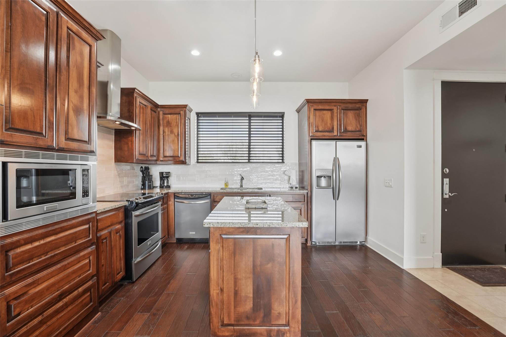 1101 Ivean Pearson RD # E203, Lago Vista Unit: E203