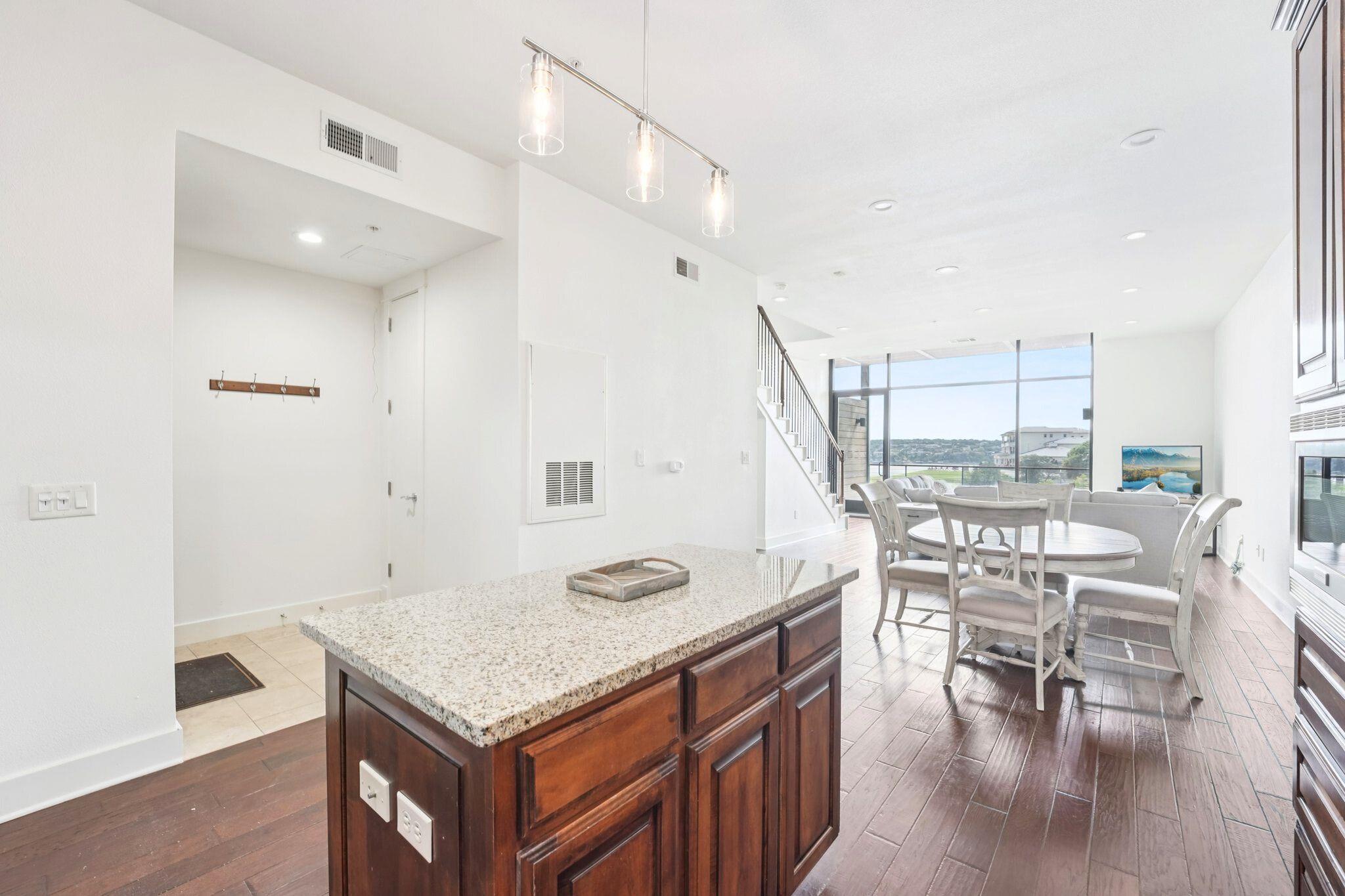 1101 Ivean Pearson RD # E203, Lago Vista Unit: E203