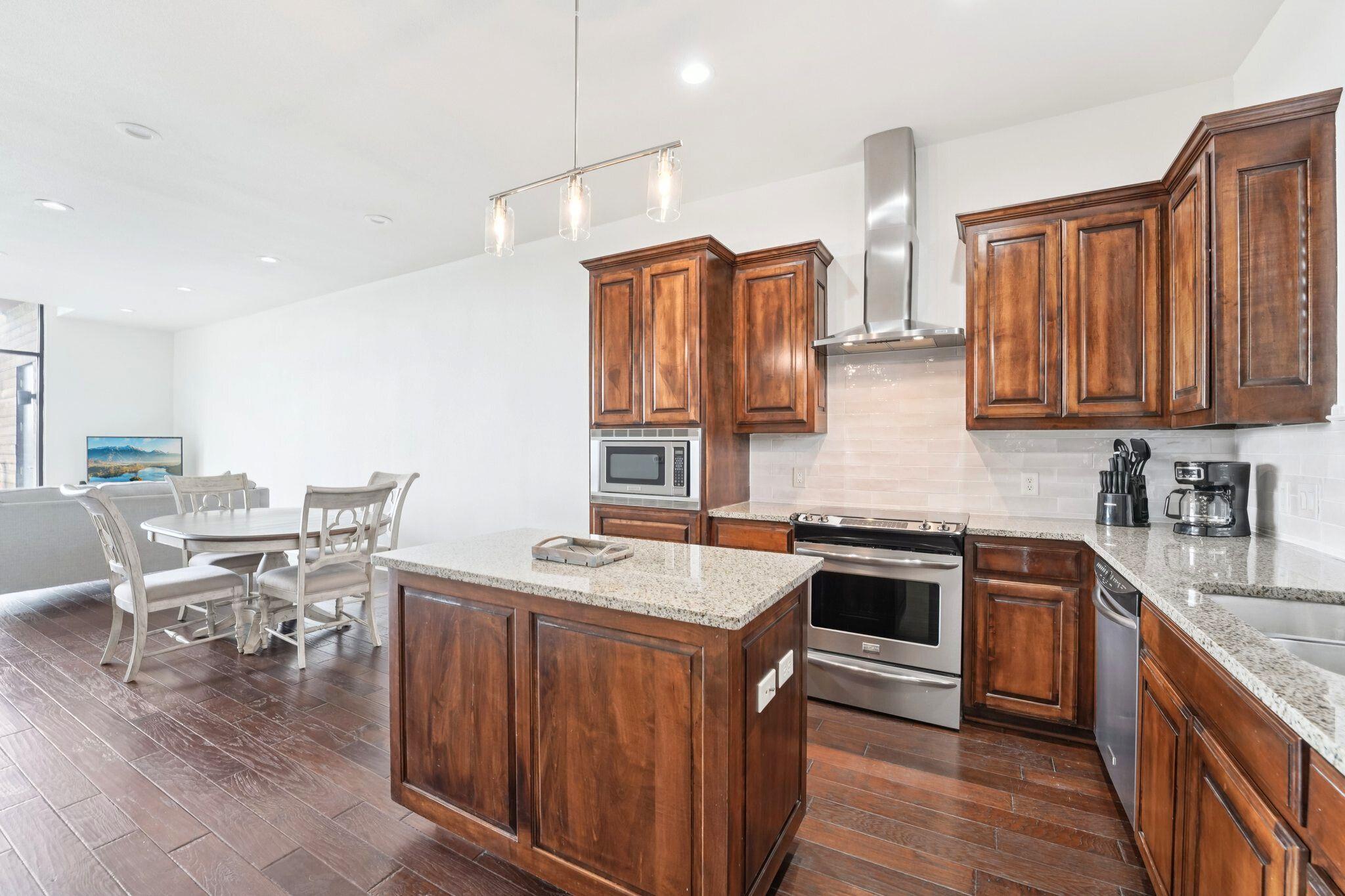 1101 Ivean Pearson RD # E203, Lago Vista Unit: E203