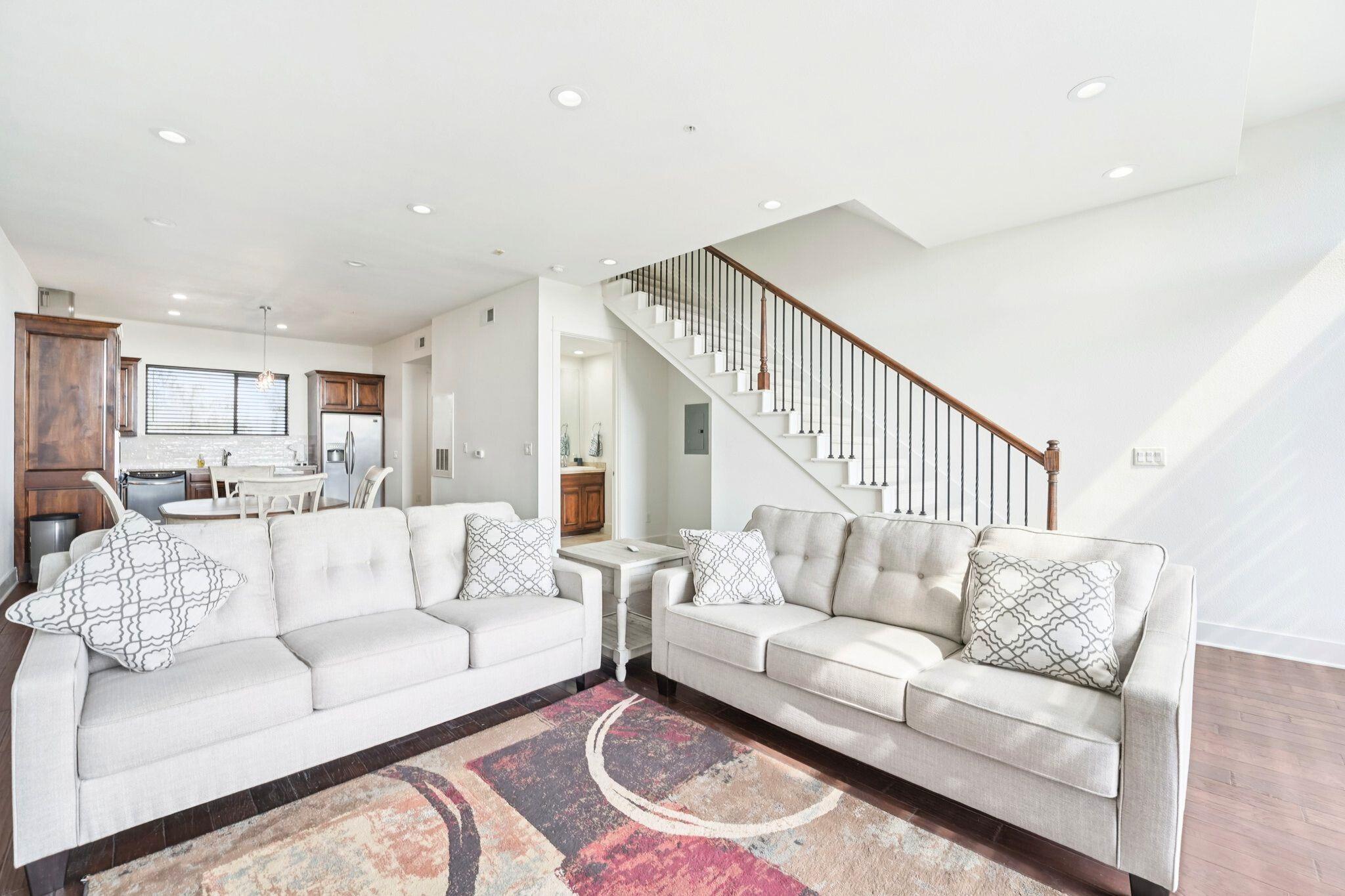 1101 Ivean Pearson RD # E203, Lago Vista Unit: E203