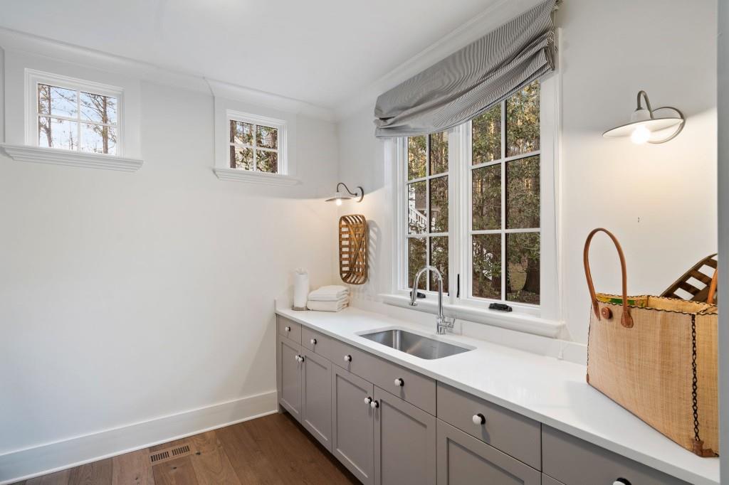 1041 Sword Hilt Road