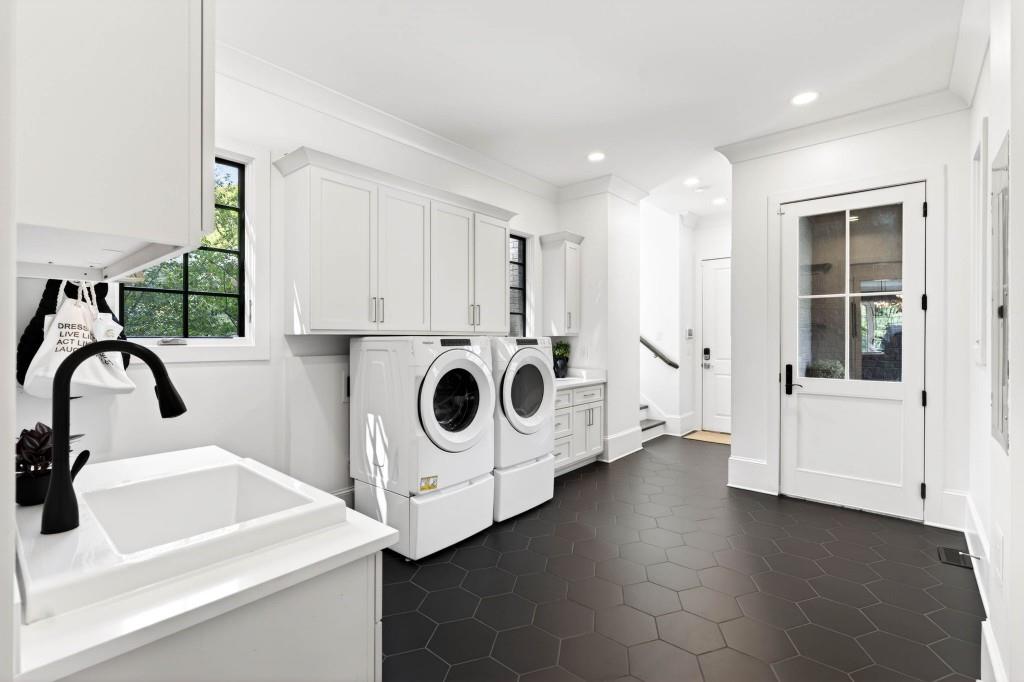 4075 Peachtree Dunwoody Road NE