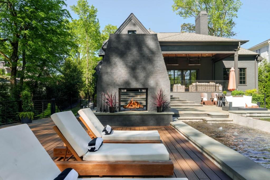 4075 Peachtree Dunwoody Road NE