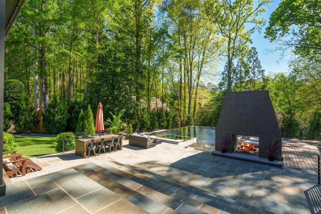 4075 Peachtree Dunwoody Road NE