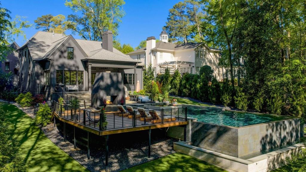 4075 Peachtree Dunwoody Road NE