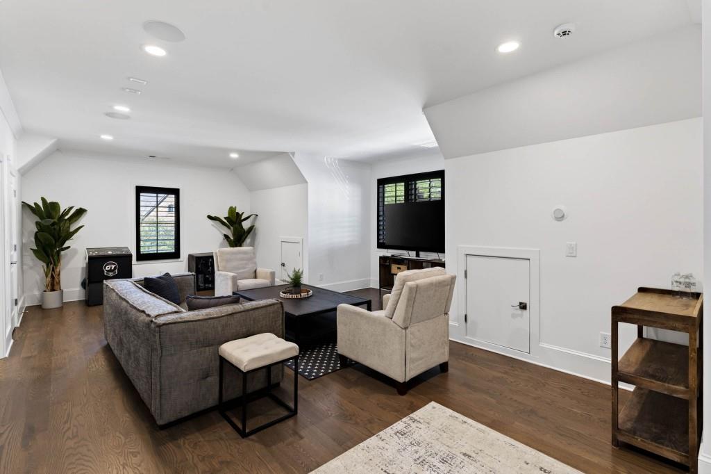 4075 Peachtree Dunwoody Road NE