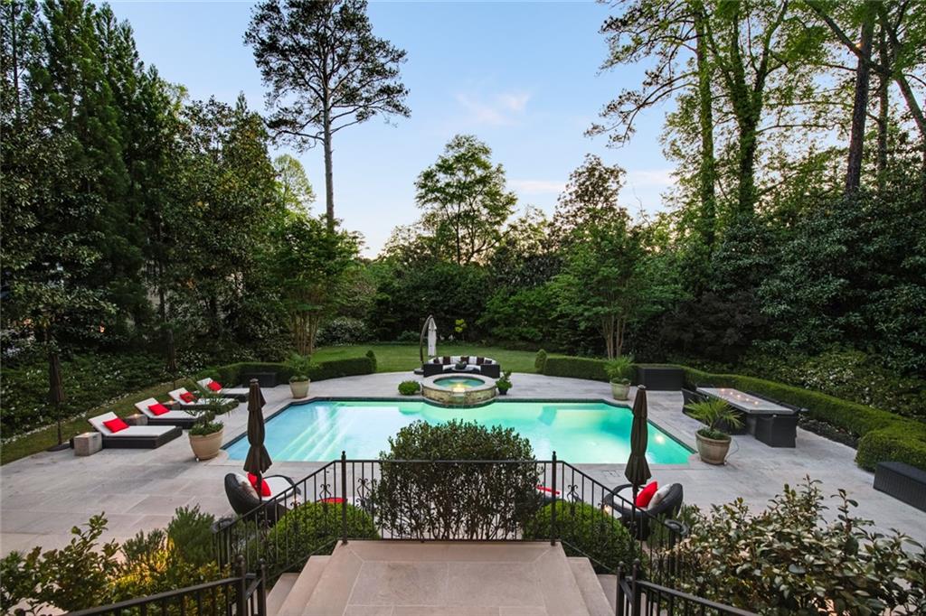 4010 Powers Ferry Road NW